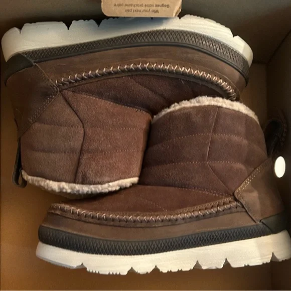 Manitobah Woman’s WP Pacific Insulated Fossil Brown Pull On Puffer Boots 7.5 9